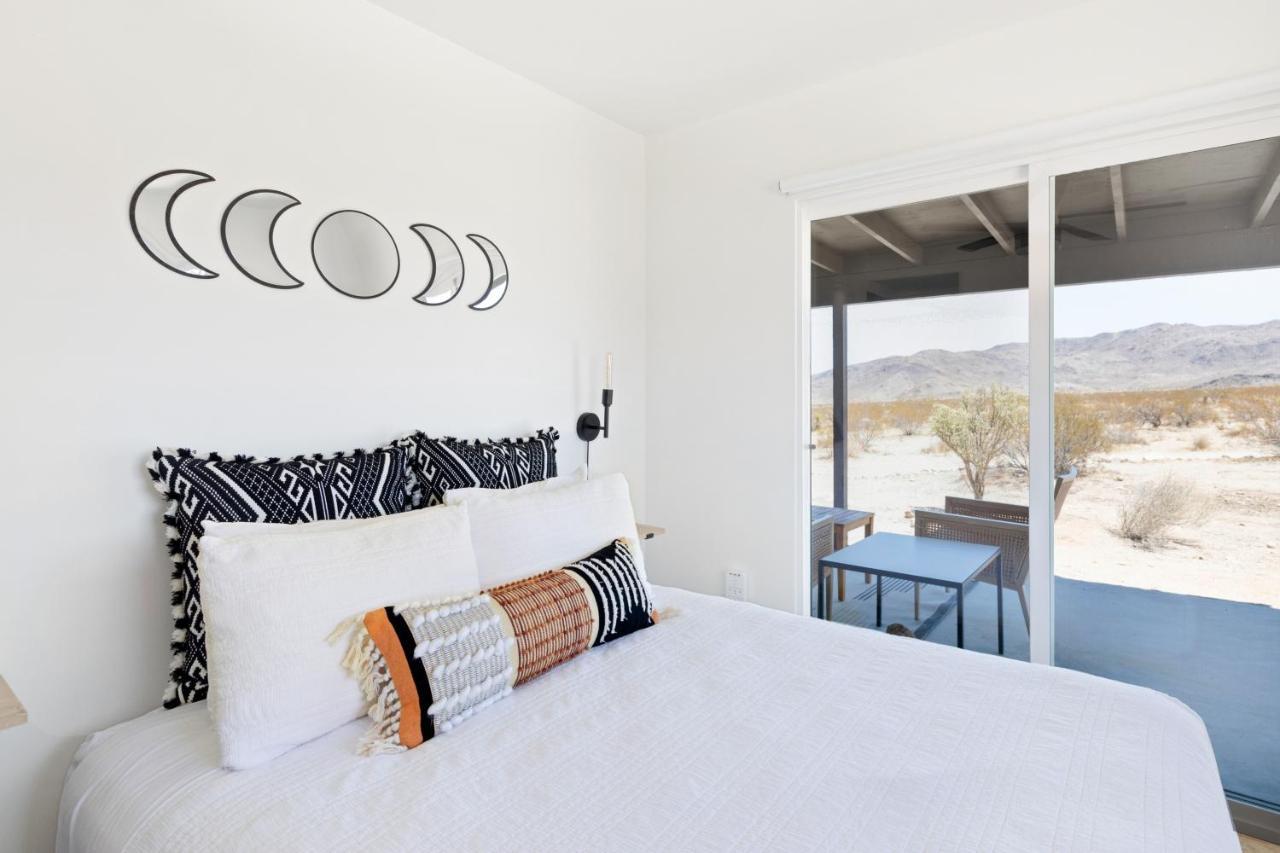 Вилла 1 Minute To Joshua Tree National Park, Hot Tub, Stars, Private - The Wkndr Туэнтинайн-Палмс Экстерьер фото