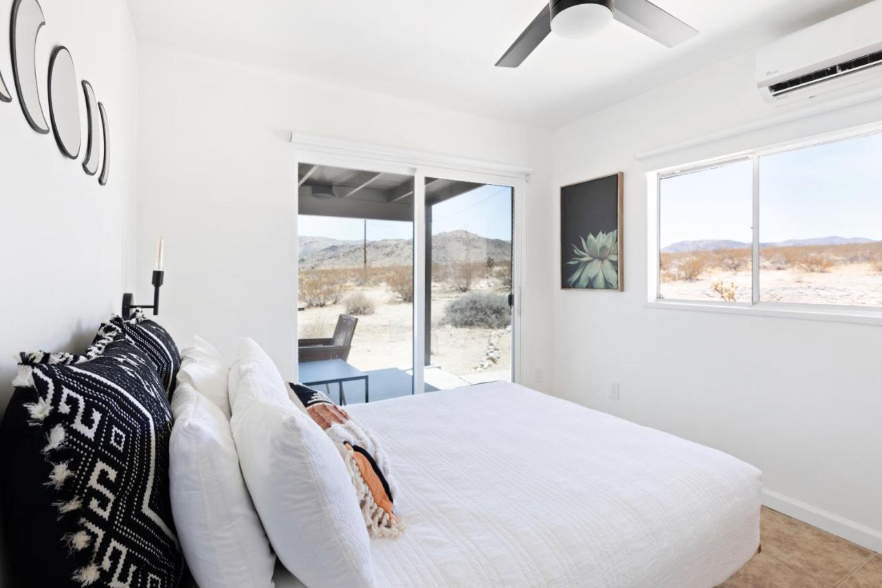 Вилла 1 Minute To Joshua Tree National Park, Hot Tub, Stars, Private - The Wkndr Туэнтинайн-Палмс Экстерьер фото